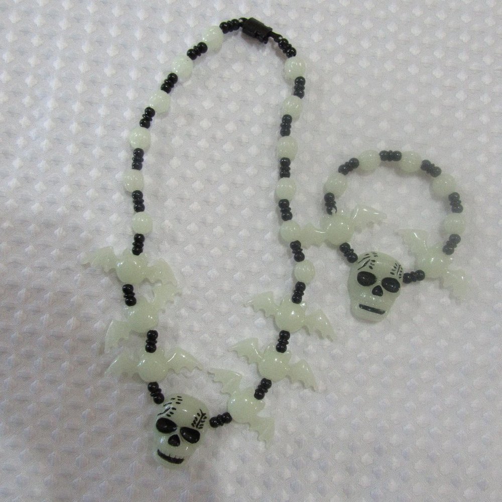 Childs necklace and bracelet Halloween